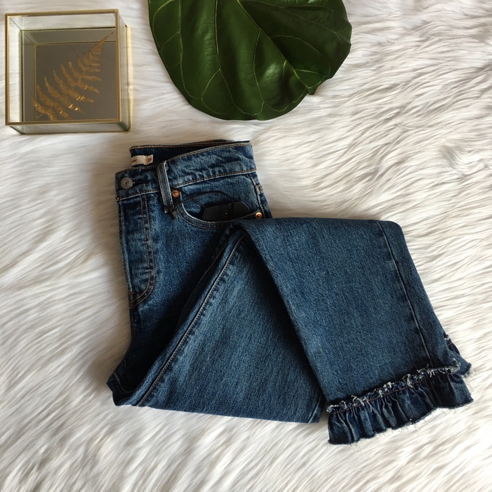 NWT Levi’s Wedgie Fit Straight Ruffle Hem Jeans